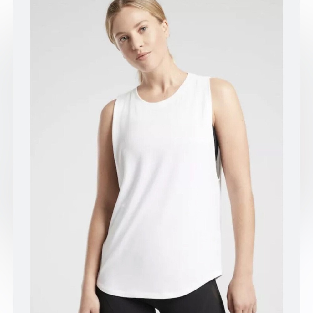 NWOT Athleta Cloudlight Muscle Tank